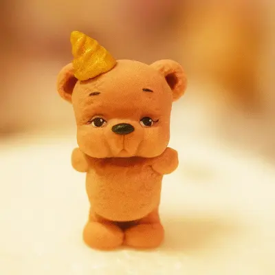 ΠΠ°ΡΡΠΈΡΠ½ΡΠΉ ΠΌΠΈΡΠΊΠ° Ρ Π·ΠΎΠ»ΠΎΡΠΈΡΡΡΠΌ ΠΊΠΎΠ»ΠΏΠ°ΡΠΊΠΎΠΌ