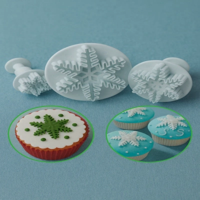 Набор плунжеров «Снежинка ажурная», 3 шт. Размеры: 5,5 см, 4 см, 2,7 см.
