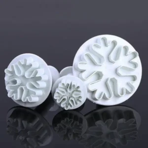 Плунжеры «Снежинка» с узором оленьих рожек, набор 3 шт. Размеры: 5,6 см, 4 см, 2,5 см. Пищевой белый пластик.