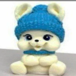 Зайчик в голубой шапке с ушками