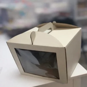 Коробка с окном и ручками, размер 20×20×20 см.